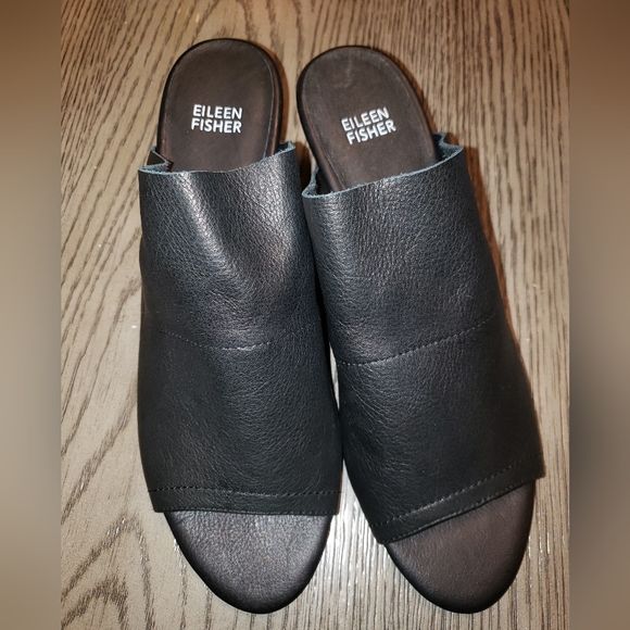 NWOT Eileen Fisher Black Leather Slide Sandals